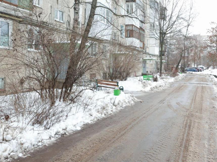 Глава Дзержинска проверил уборку дворовых территорий от снега