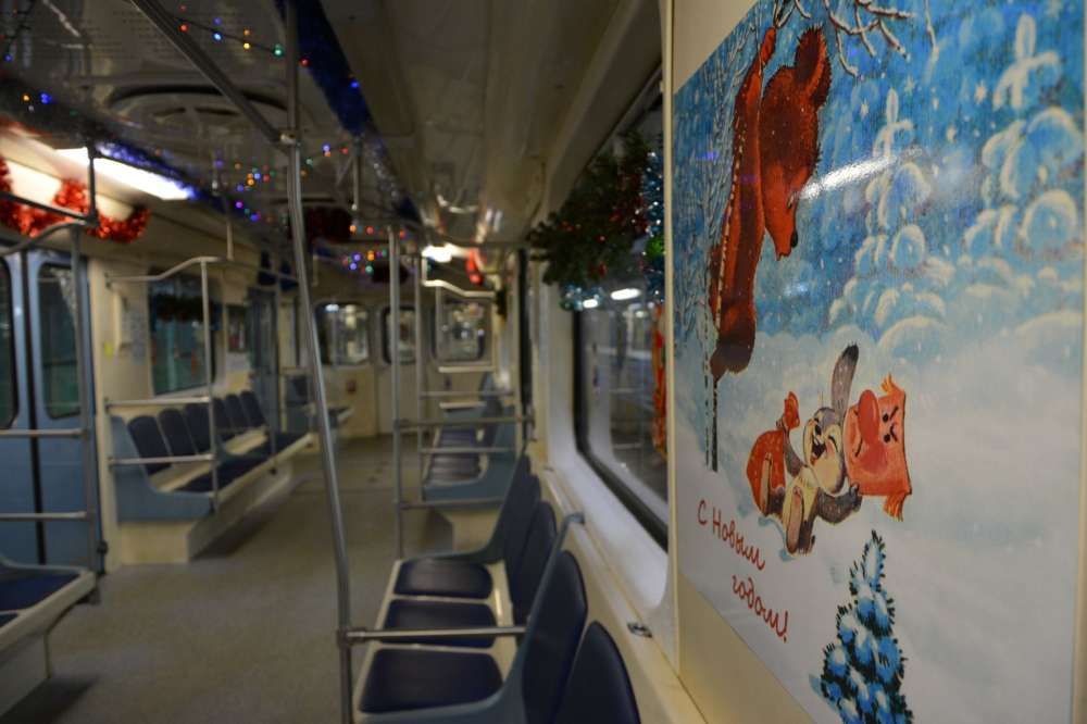 Вагоны нижегородского метро украсят к Новому году