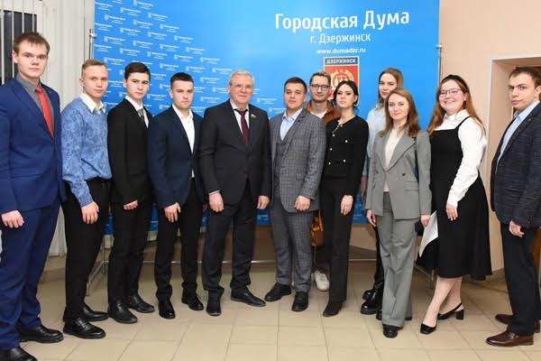 Евгений Люлин встретился с молодыми парламентариями Дзержинска