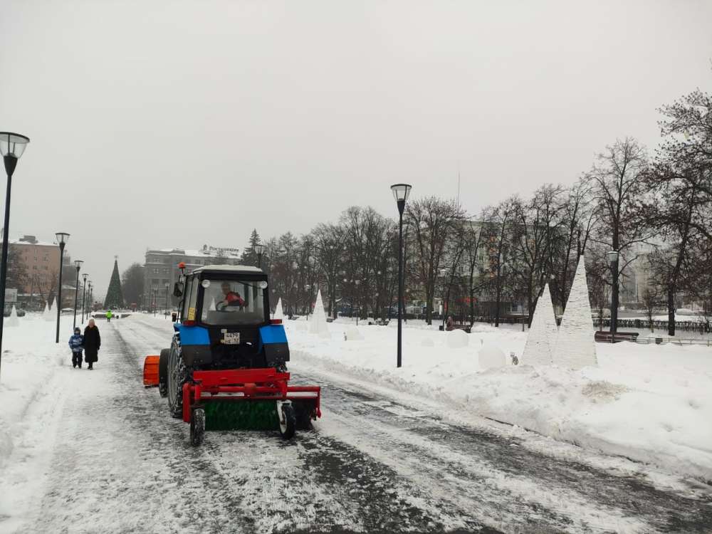 Последствия снегопада в Нижнем Новгороде устраняют почти 500 единиц техники и четыре тысячи дворников
