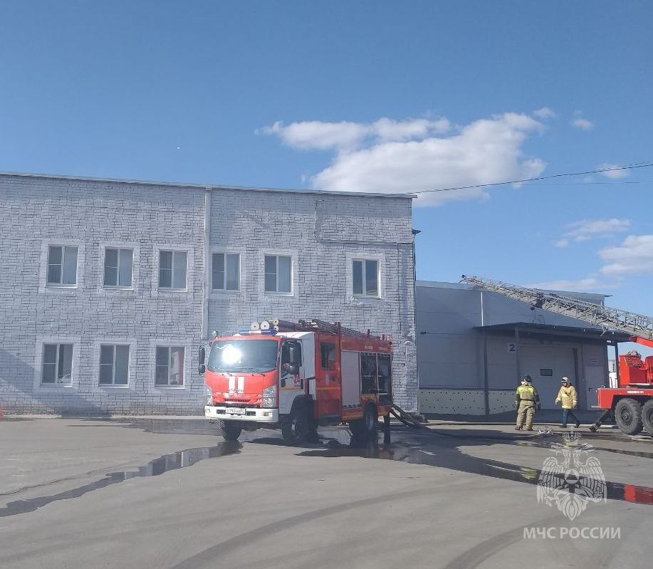 Мебельная фабрика горела 22 апреля в Нижнем Новгороде