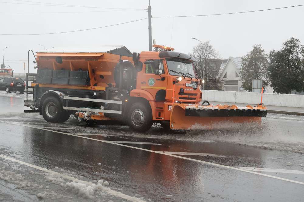 Дорожные и коммунальные службы Нижнего Новгорода начали подготовку к снегопаду