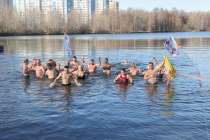 Более 70 человек приняли участие в заплыве Мужество нижегородцев – во благо России