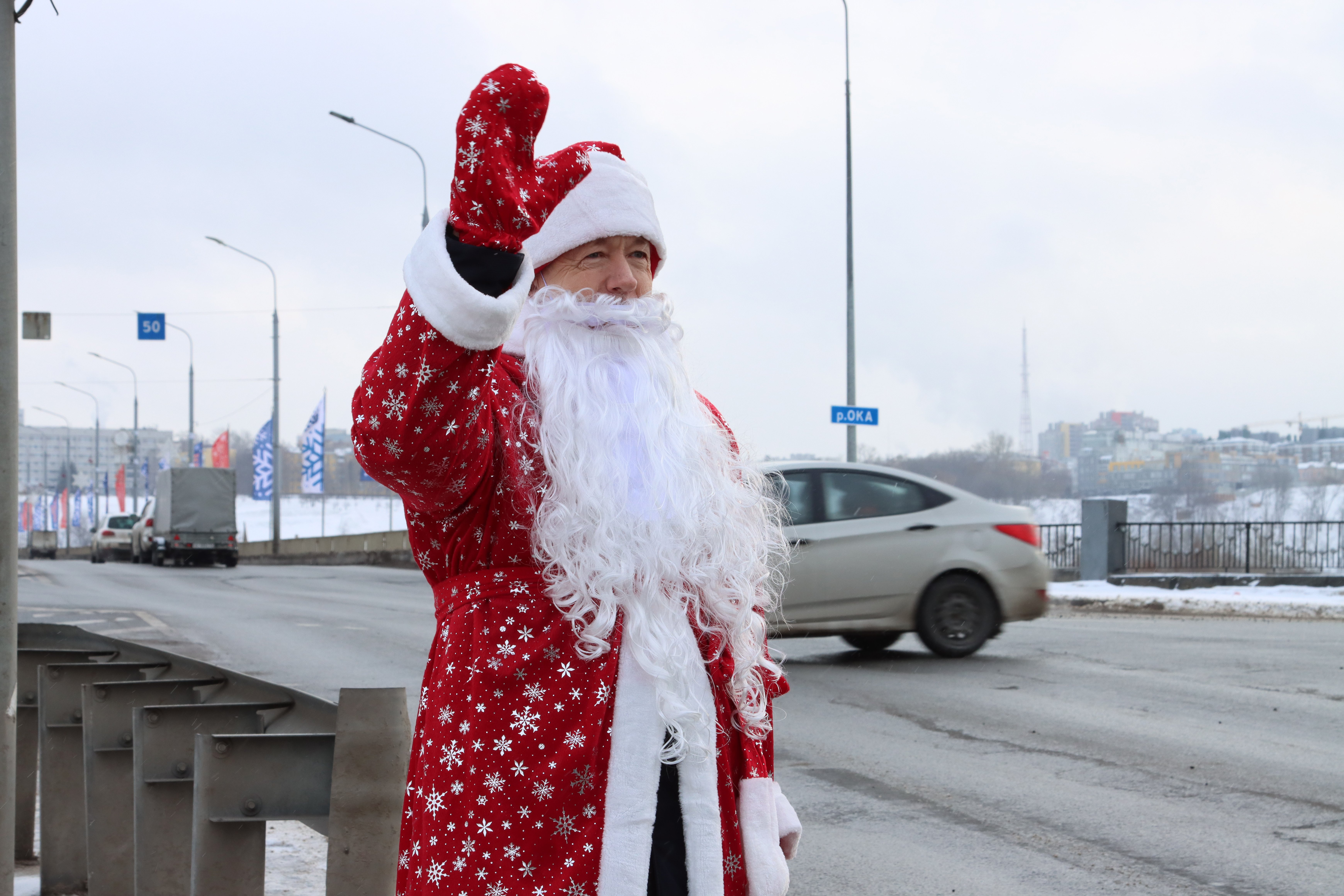 Дед Мороз-полицейский поздравил автолюбителей Нижнего Новгорода |  27.12.2023 | Нижний Новгород - БезФормата