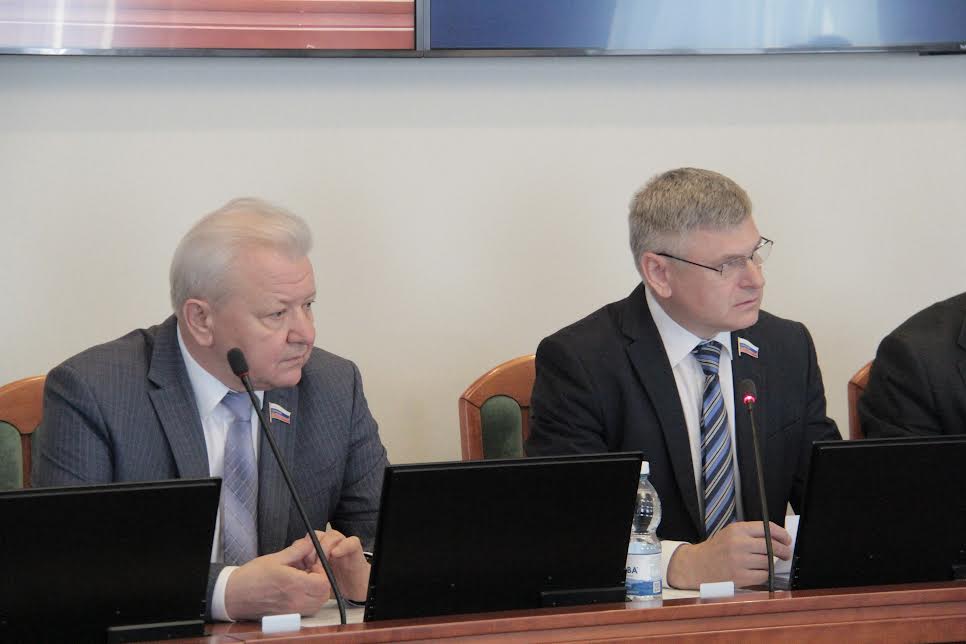 Владимир Беспалов рекомендовал повысить уровень надежности систем теплоснабжения в регионе