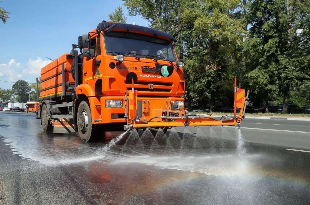 Полив дорог водой проводят в Нижнем Новгороде
