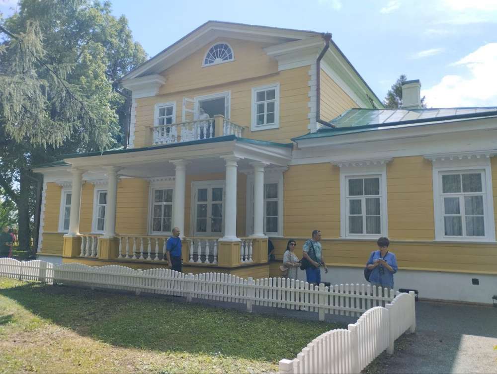 Реставрация господского дома и вотчинной конторы завершилась в усадьбе Пушкина в Болдине