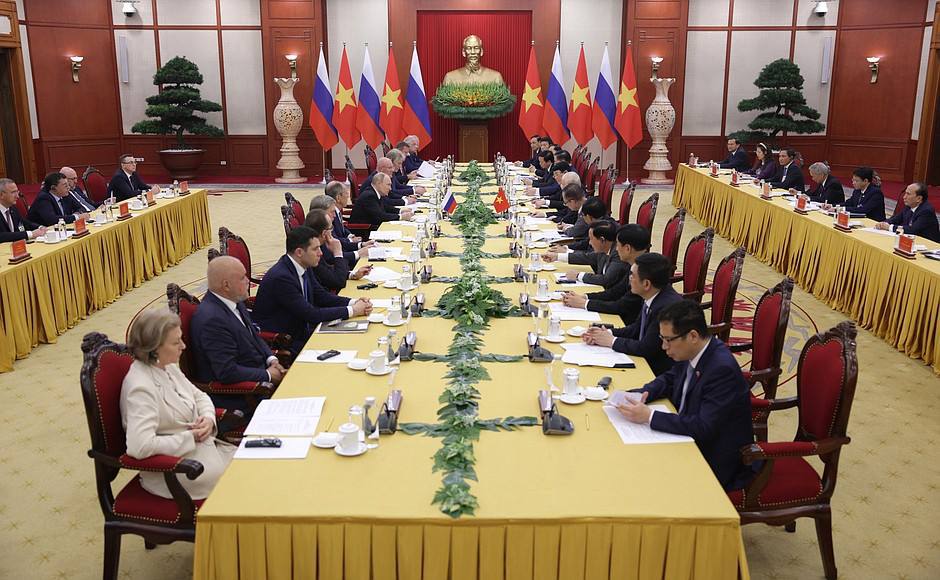 Глеб Никитин посетил Вьетнам в составе делегации президента России