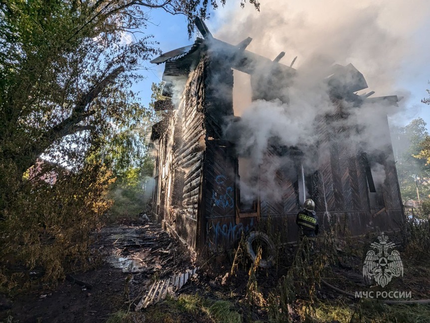 Нежилой дом сгорел утром в Нижнем Новгороде