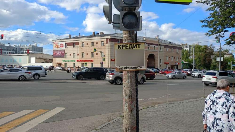 Свыше 100 незаконных рекламных табличек демонтировали в Нижнем Новгороде