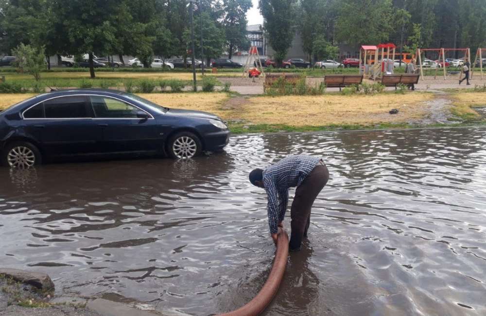 Юрий Шалабаев сообщил о готовности коммунальщиков к предстоящим дождям