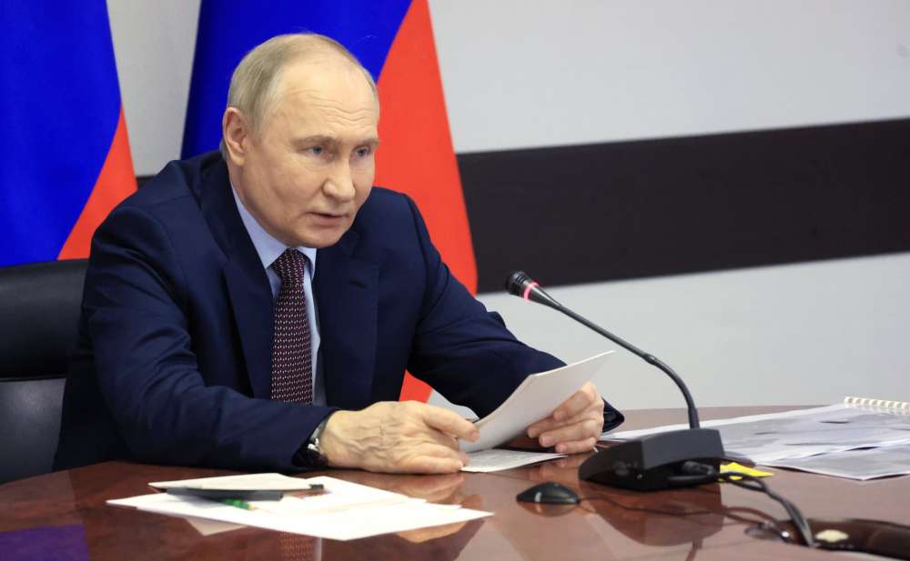 Путин поручил правительству выделить деньги на научные центры мирового уровня
