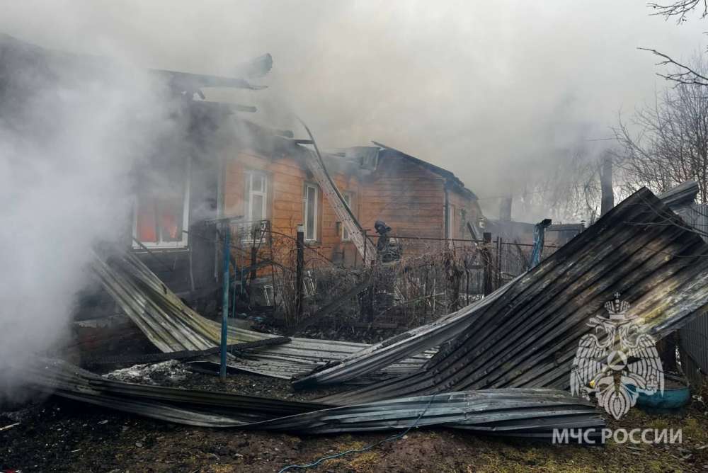 Жилой дом на четыре квартиры сгорел в Богородском районе