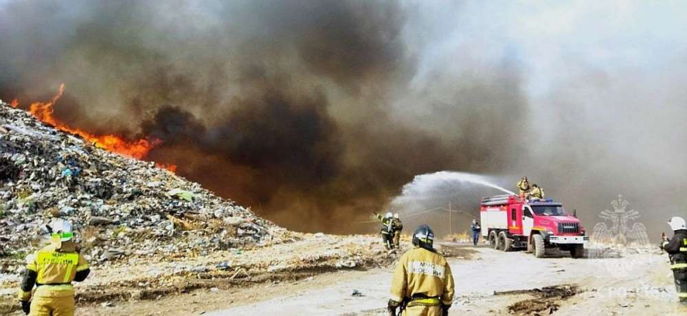 Появились подробности пожара на нелегальной свалке в Московском районе