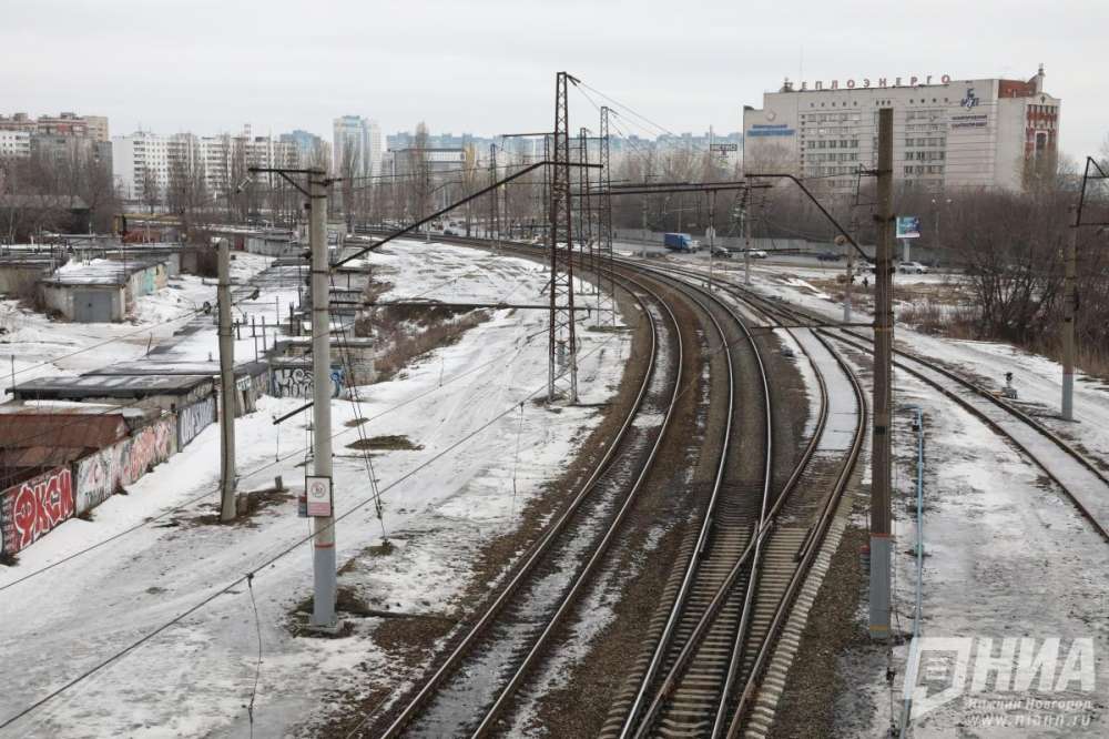 Неизвестные подожгли релейный шкаф на железной дороге в Нижегородской области