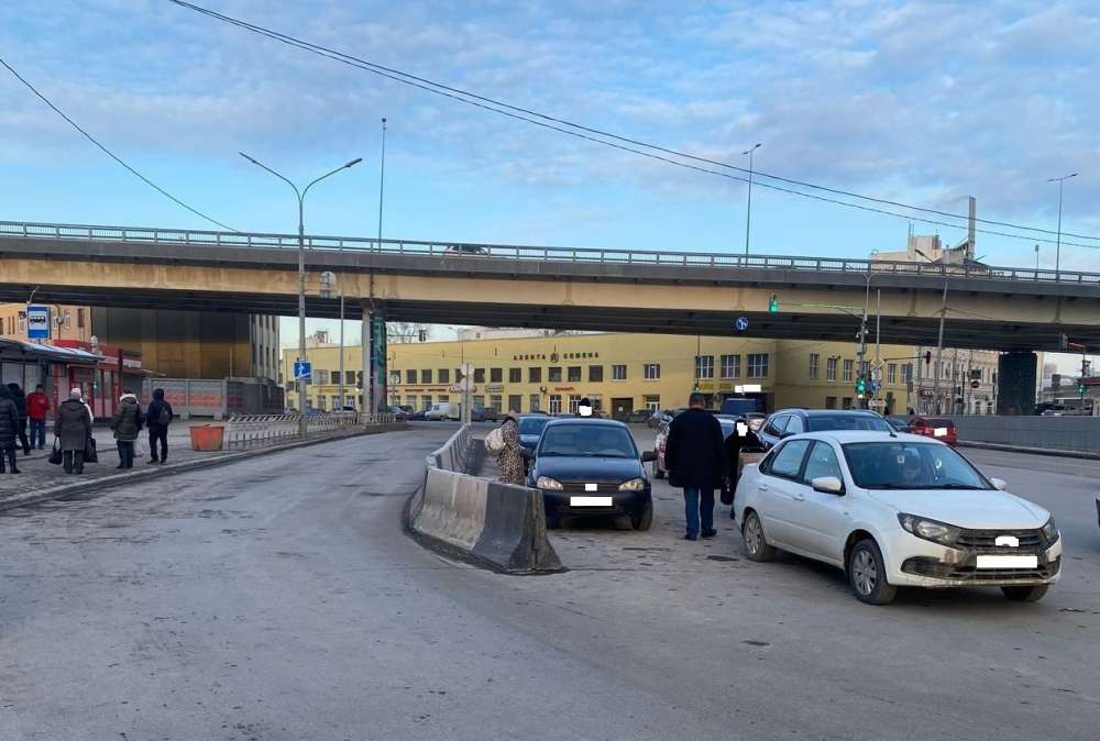 Момент наезда маршрутки на женщину у Московского вокзала попал на видео