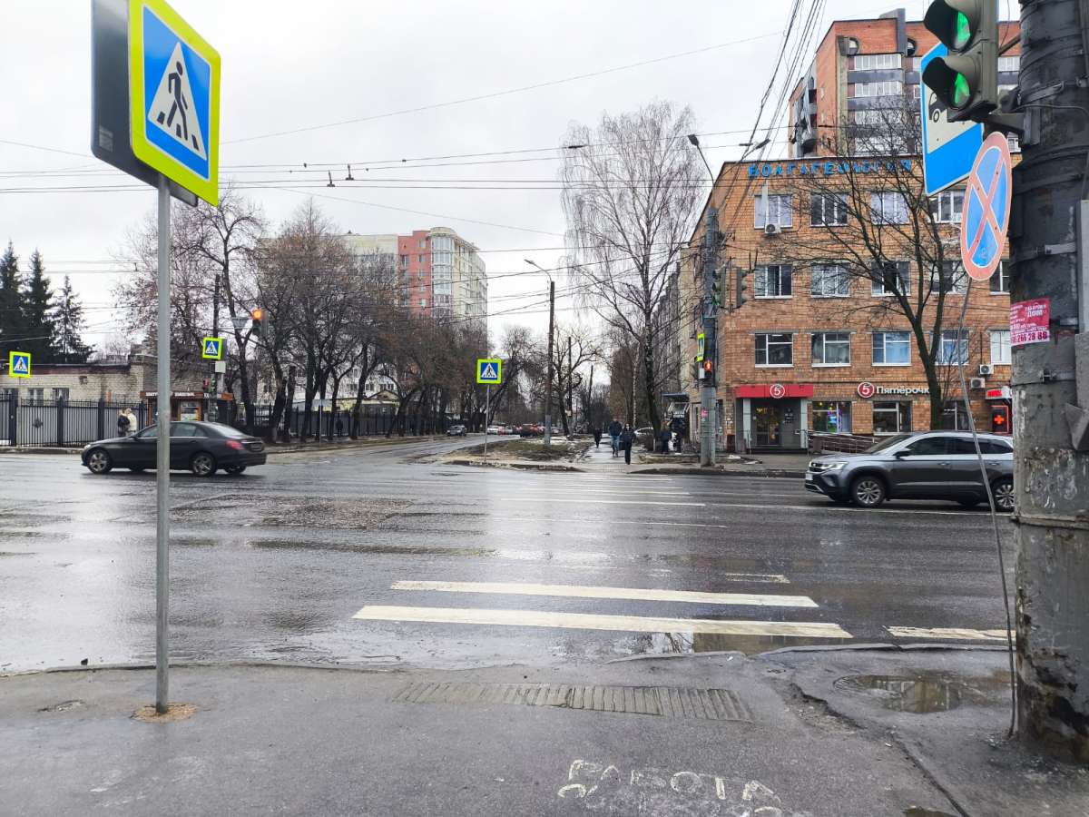 Иномарка сбила ребенка на пешеходном переходе в Нижнем Новгороде