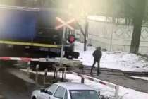 Момент наезда поезда на пешехода в Выксе попал на видео
