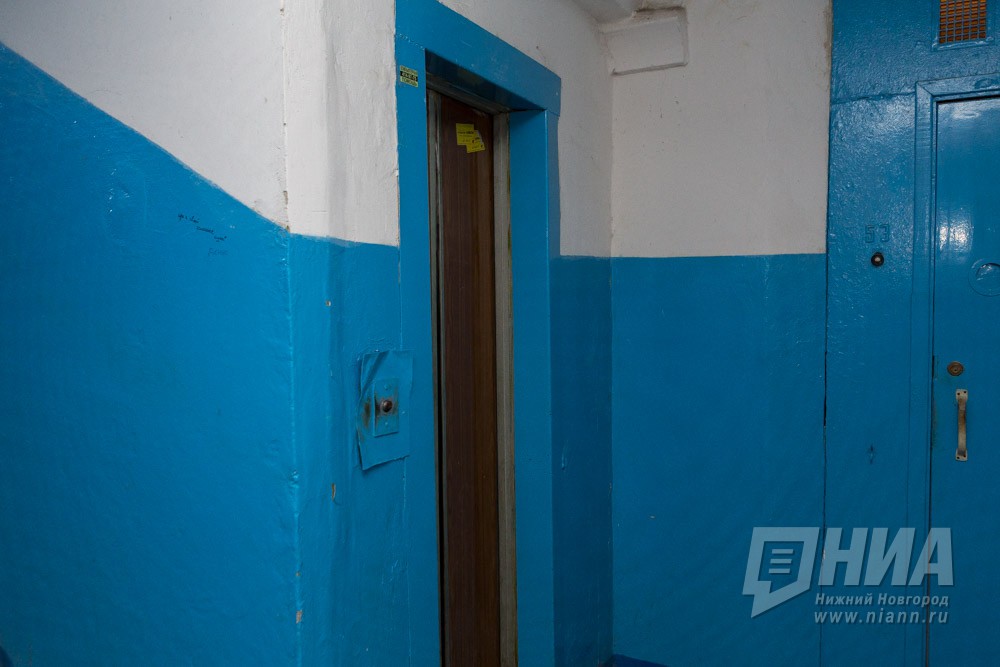 Лифт в нижегородской многоэтажке на Героя Попова травмировал женщину