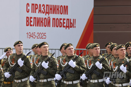 Сила духа и военная мощь: самые яркие фото парада Победы-2025 в Нижнем Новгороде