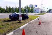 Четыре человека пострадали, влетев на машине в столб в Дзержинске