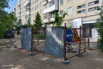 Аварийные бригады устраняют провал на улице Строителей в Дзержинске