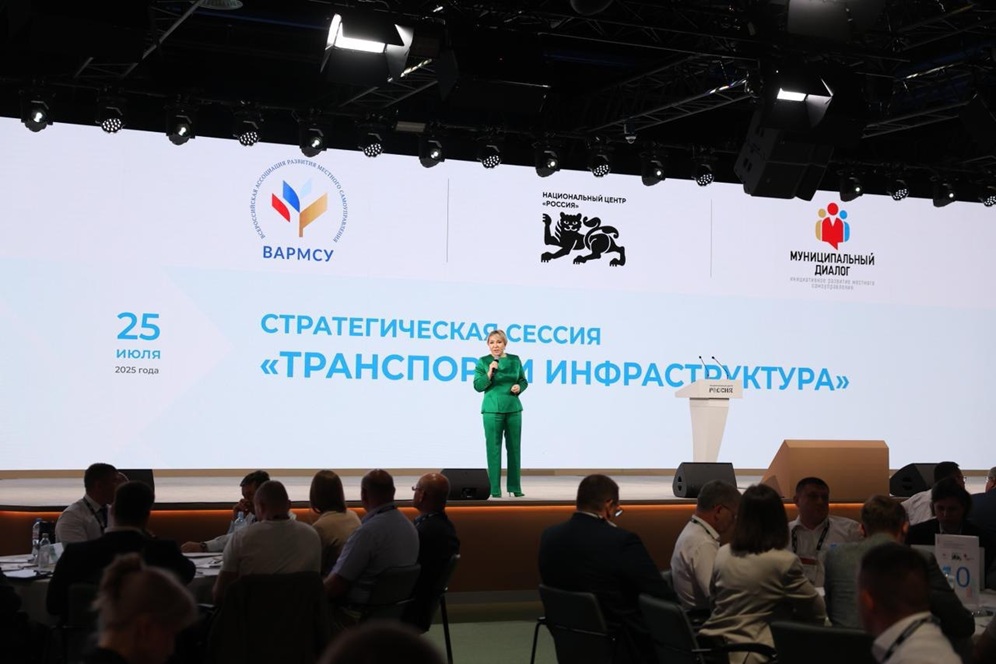Нижегородцы приняли участие в стратсессии Транспорт и инфраструктура ВАРМСУ