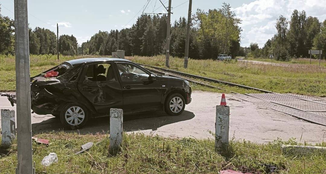 Электричка влетела в Ладу Гранту под Балахной