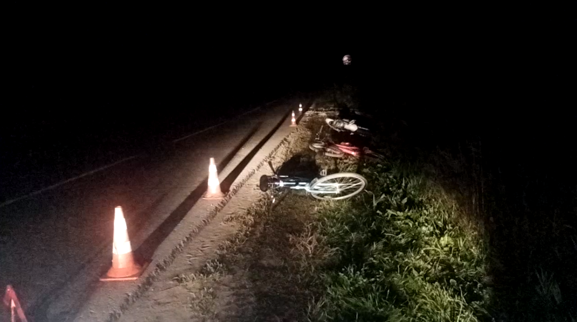 Подросток на питбайке сбил велосипедистов на обочине в Балахне