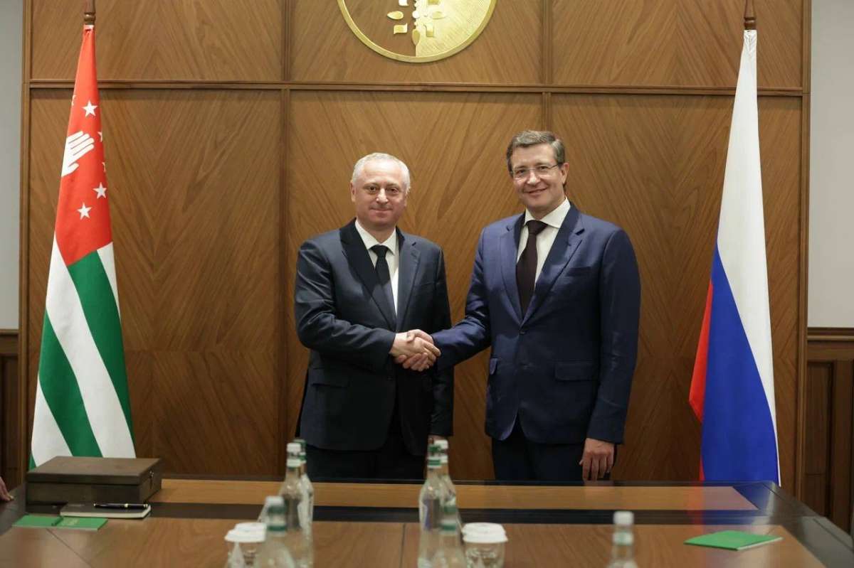 Никитин обсудил с президентом Абхазии расширение сотрудничества