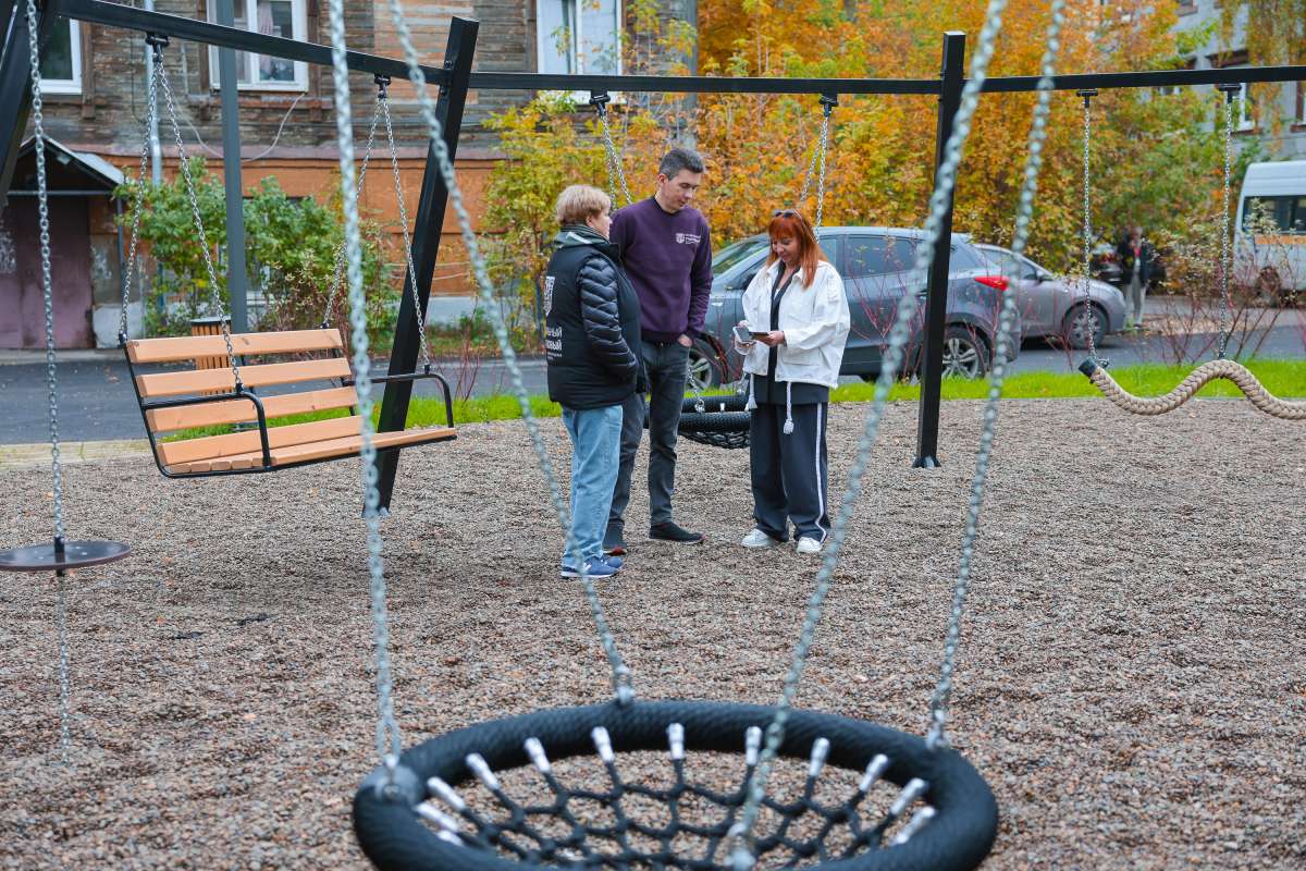 Соцучастковые помогли жителям Канавина благоустроить двор