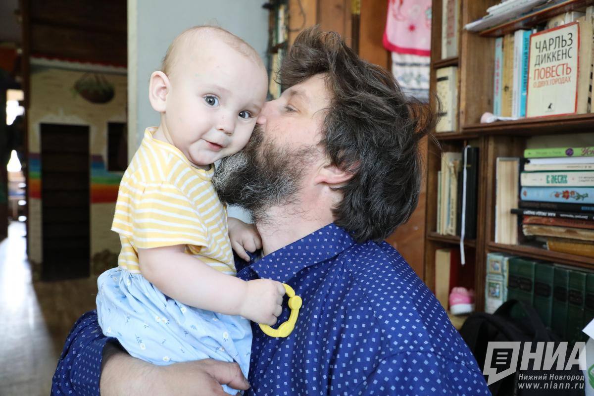 Почему нижегородские мужчины стали чаще уходить в декрет: мнение экспертов