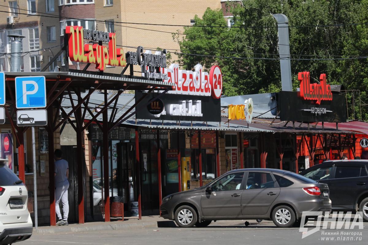 Ларек с шаурмой закрыли в Нижнем Новгороде из-за мигрантов