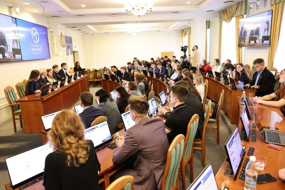 Владимир Москаленко избран председателем Молодежного парламента при ЗСНО