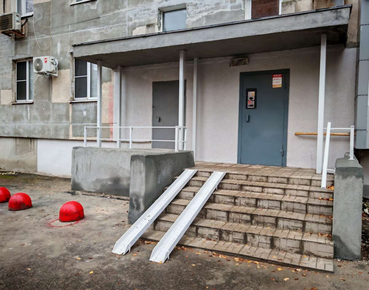 Коммунальщики Нижнего Новгорода устранили опасные входные группы после штрафа