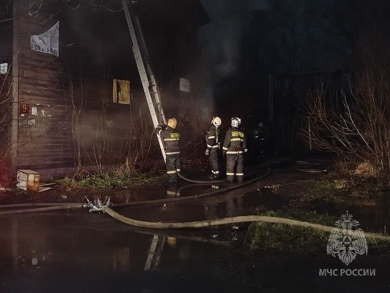 Ночной пожар в Ленинском районе: один человек пострадал