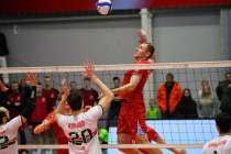 Волейболисты Горького уступили лидеру чемпионата