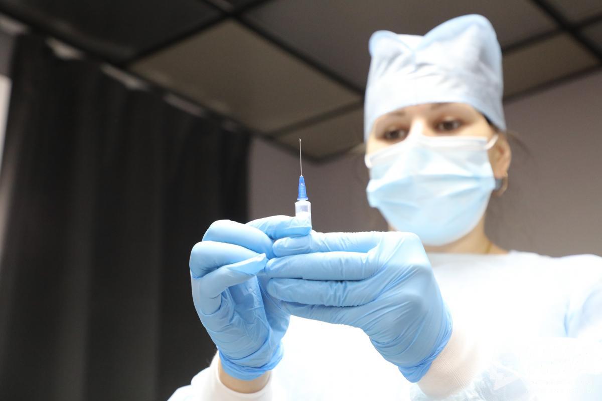 Вакцину от меланомы начнут применять в России в 2026 году