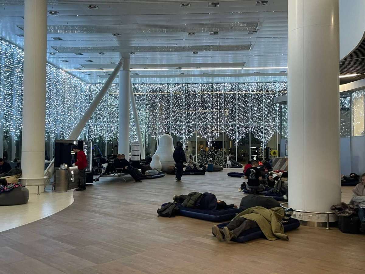 Нижегородский аэропорт экстренно принял 16 летевших в Москву самолетов