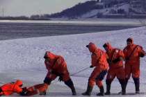 Спасатели напомнили нижегородцам, как не погибнуть на льду зимой