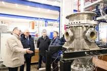 НГТУ показал Евгению Люлину коботов: рассказываем, кто такие