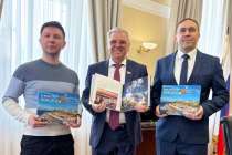 Евгений Люлин представил уникальный фотоальбом с видами Нижнего Новгорода