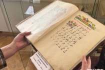 Журналистам показали, какие сокровища хранит библиотека ННГУ