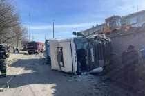 Фура с прицепом рухнула с виадука на проспекте Ленина в Нижнем Новгороде