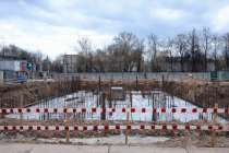 Первый бетон залили в основание дома КРТ на улице Самочкина