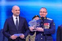 Евгений Чинцов получил премию Служение за патриотический проект