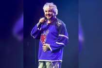 ХК Торпедо подарил Киркорову джерси со стразами и надписью King