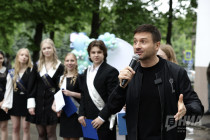 Сергей Лазарев поздравил нижегородских выпускников с последним звонком