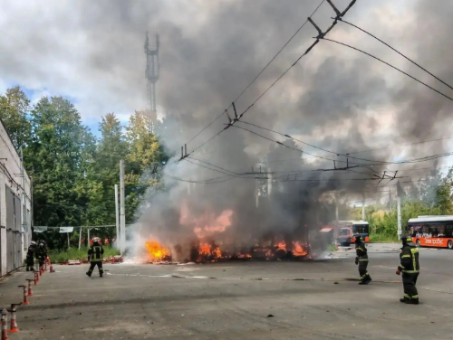 Электробус загорелся в Нижнем Новгороде — видео
